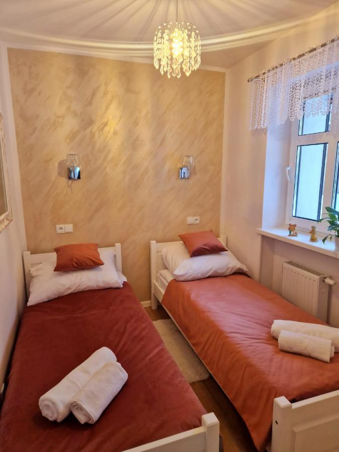 Apartament Przy Deptaku เยเลเนียกูรา ภายนอก รูปภาพ